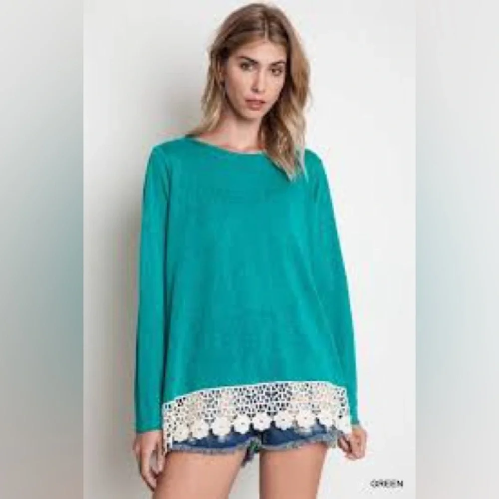 Umgee Teal Long Sleeve Tunic Top w/ Crochet Lace Hem – NWT – Size Small
